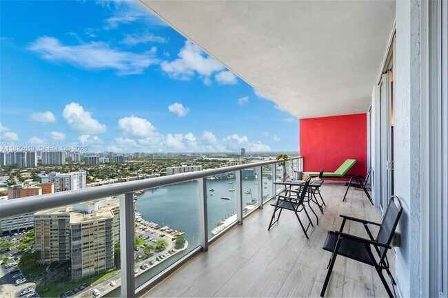 Building Photo - 2600 E Hallandale Beach Blvd