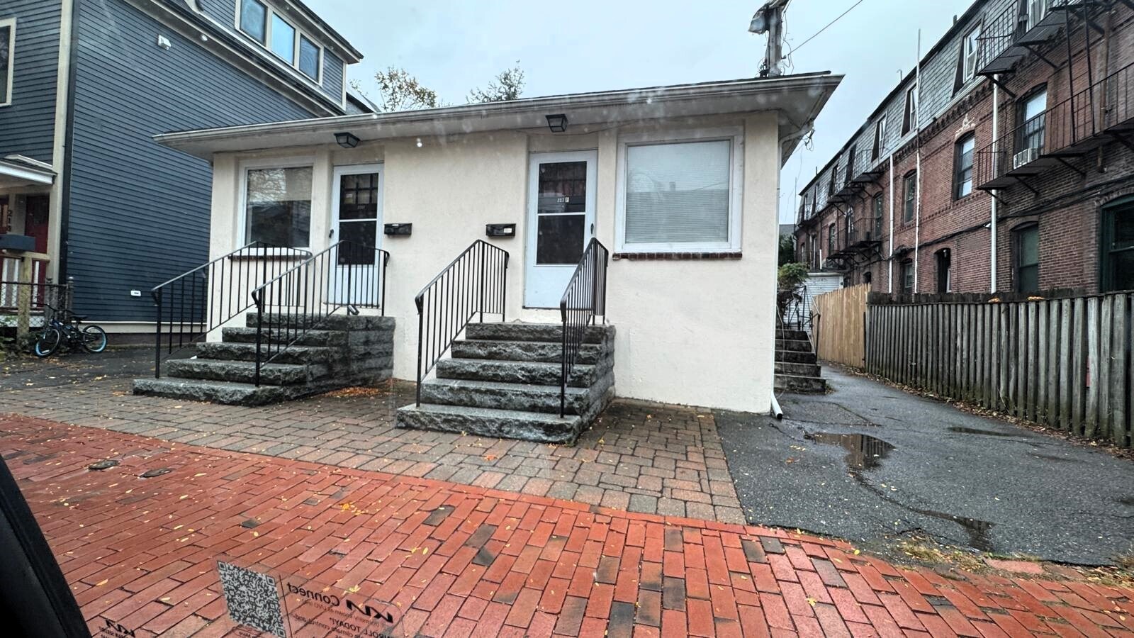 Building Photo - 220 Hamilton St