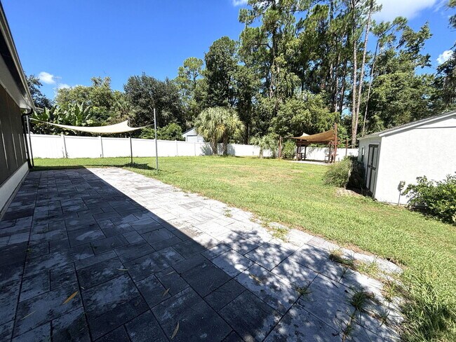 Building Photo - 381 E Sandpiper St