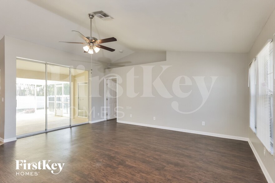 Building Photo - 1016 SW 37th Terrace