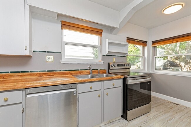 Building Photo - 5155