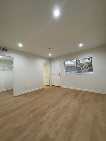 Building Photo - 15114 Sherman Way