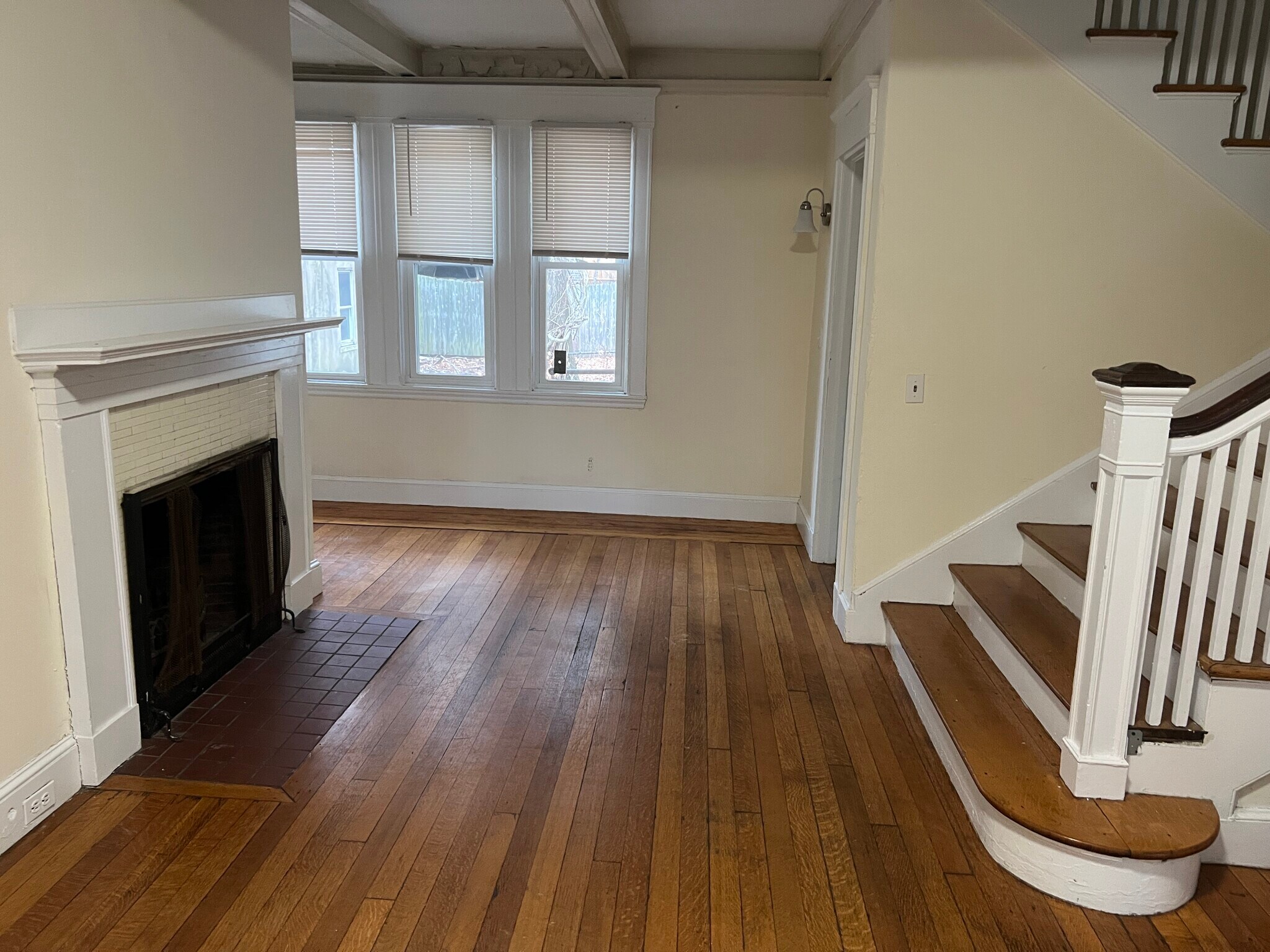 Building Photo - 148 Strathmore Rd