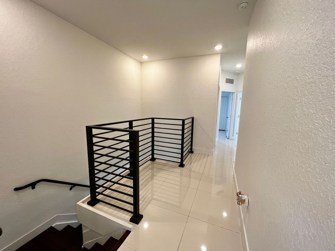 Building Photo - 492 SW 91st Pl