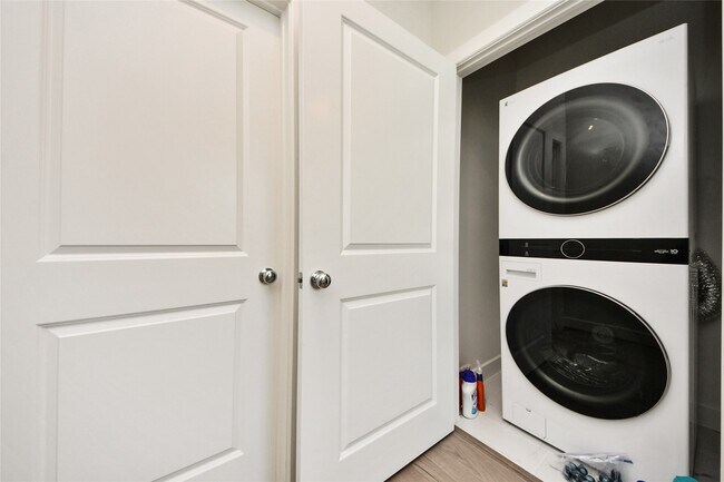 Primary Photo - 8502 Kolbe Ln