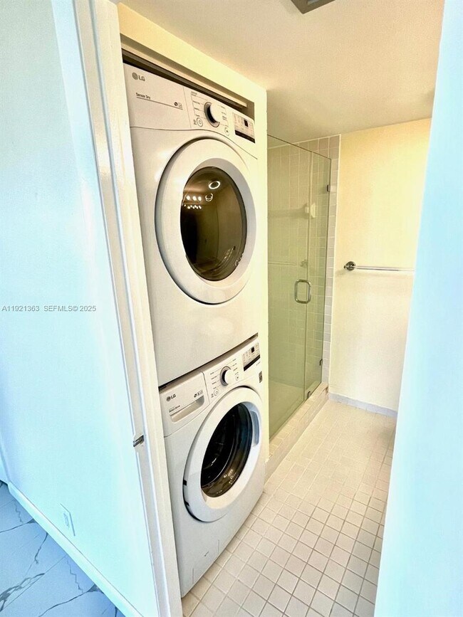 Building Photo - 4000 Towerside Terrace