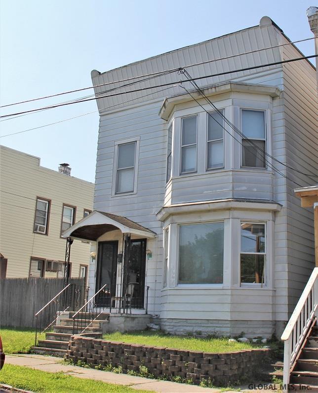 Primary Photo - 84 BRESLIN Av