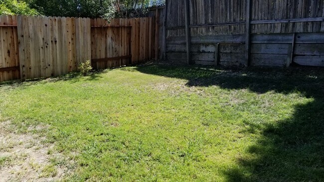 Building Photo - Charming 2 Bedroom Duplex in Fair Oaks!