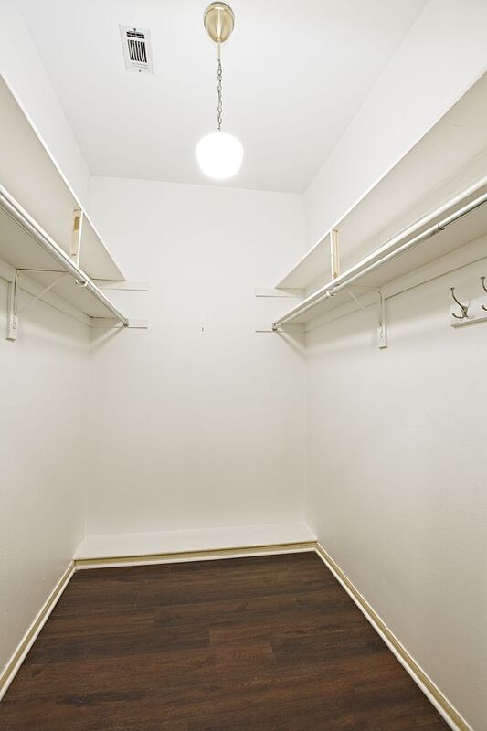 Building Photo - 3217 Squireswood Dr
