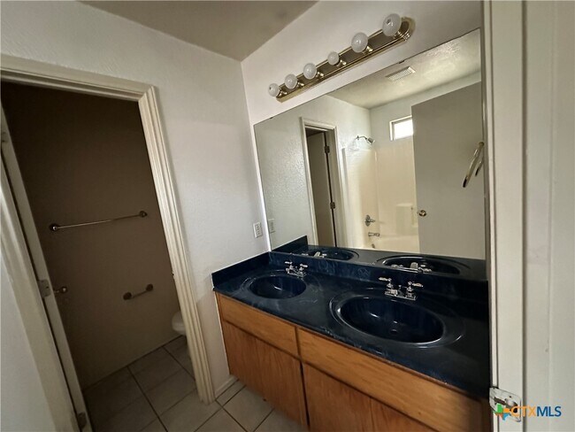 Building Photo - 4305 Bowles Dr