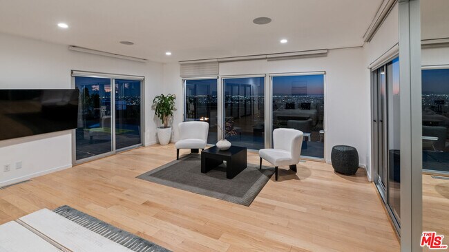 Building Photo - 10134 Angelo View Dr