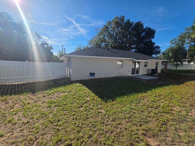 Building Photo - 7 Dogwood Ct