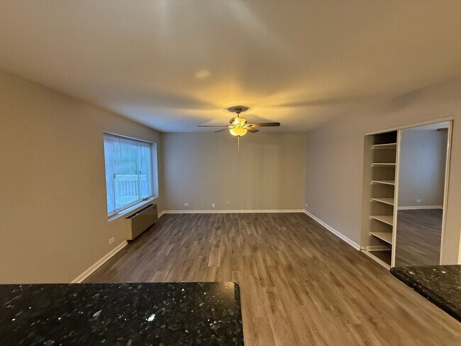 Building Photo - 744 W Gordon Terrace