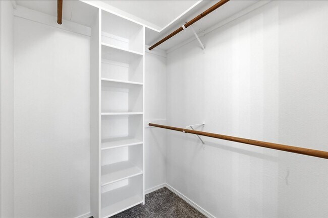 Building Photo - 3 Bedroom 2.5 Bathroom Townhouse in Southeast Boise