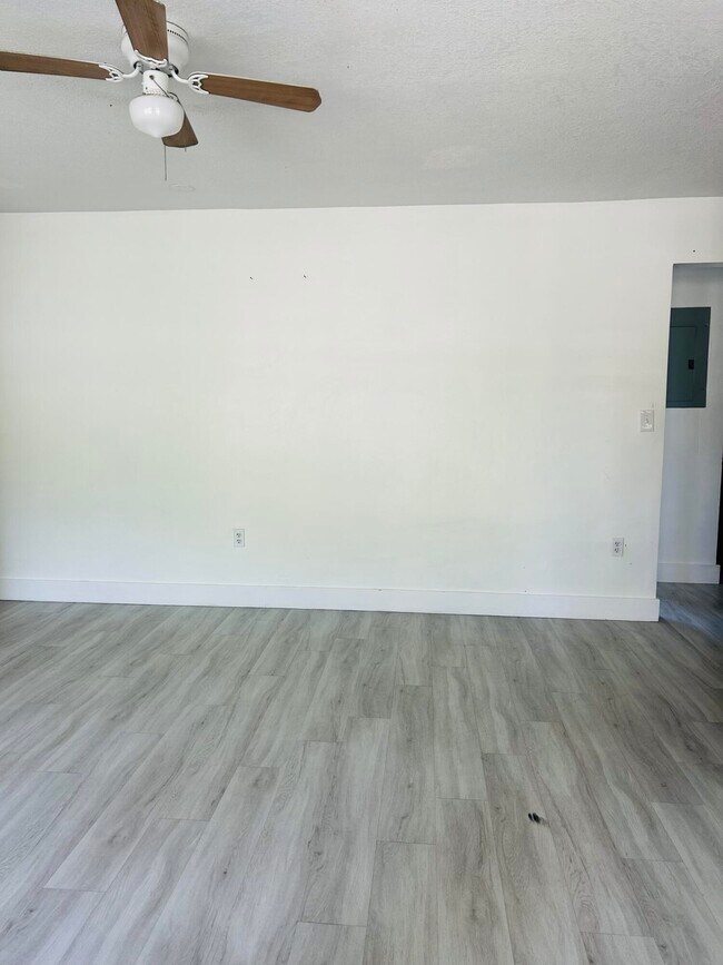 Building Photo - 844 NW 3rd Ave