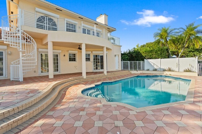 Building Photo - 2671 NE 22nd Ct