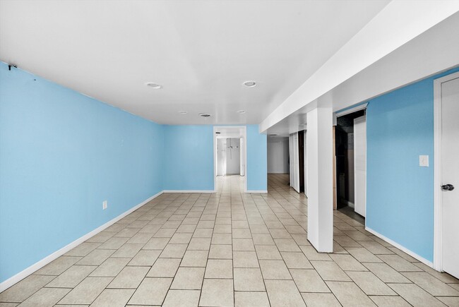 Building Photo - 4223 W 82nd St