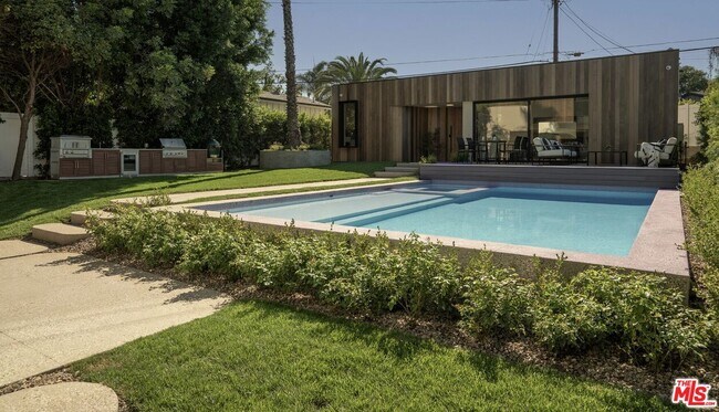 Building Photo - 4939 Petit Ave