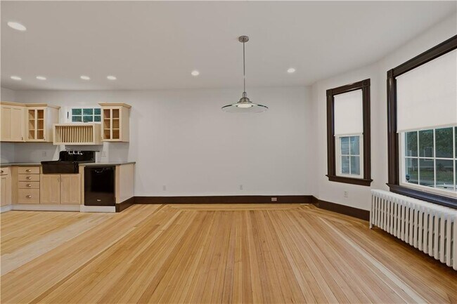 Building Photo - 82 Van Zandt Ave