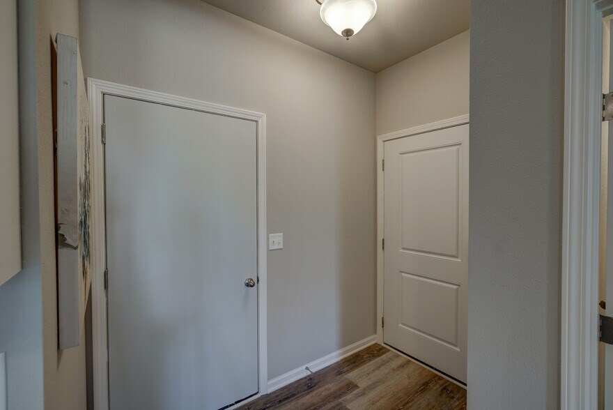 Building Photo - 677 Julia Way