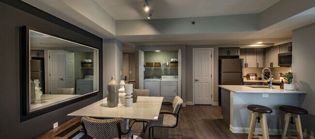 Building Photo - 30 Cambridgepark Dr