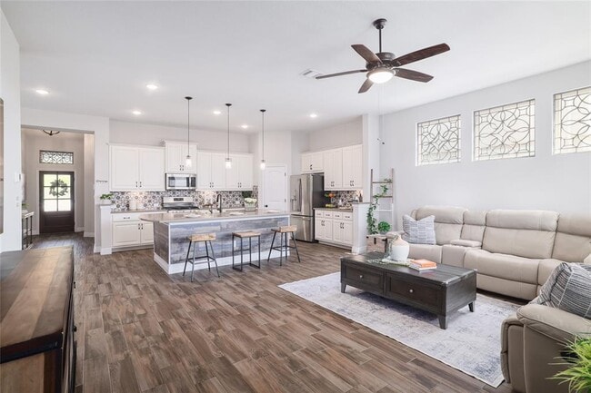 Building Photo - 505 Saturnia Dr