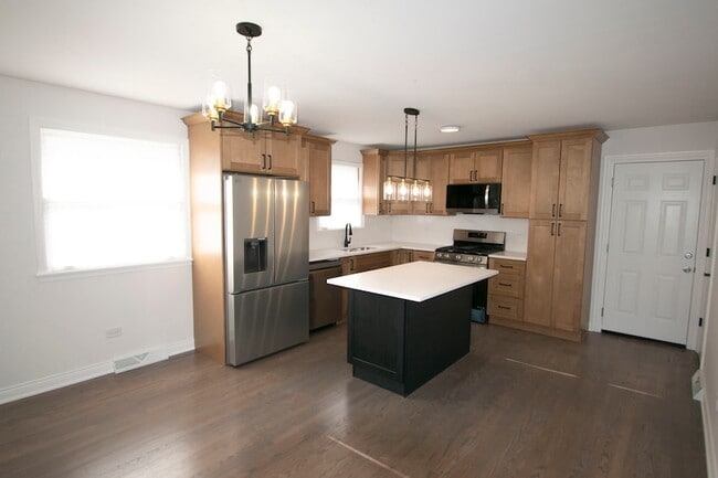 Building Photo - 903 Porter St