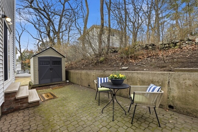 Building Photo - 17 Circle Rd