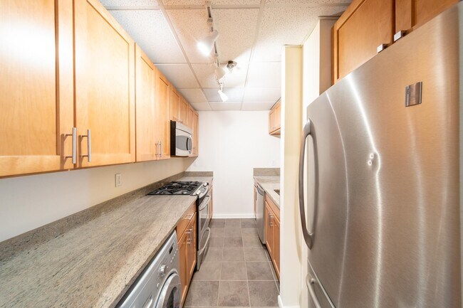 Building Photo - 227 Christopher Columbus Dr