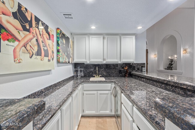 Building Photo - 10641 E San Salvador Dr