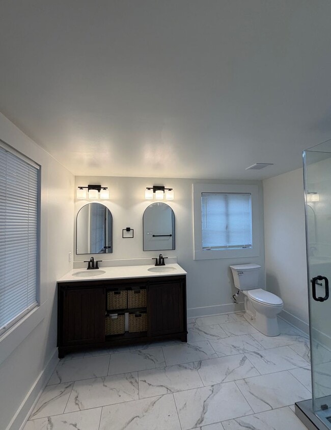 Building Photo - 1108 N Main St