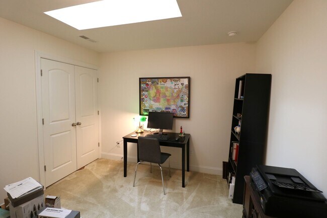Building Photo - 860 Silver Leaf Dr
