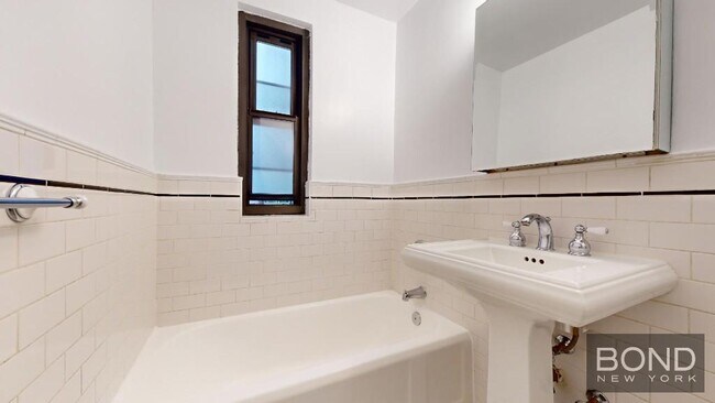 Building Photo - 141 E 56th St