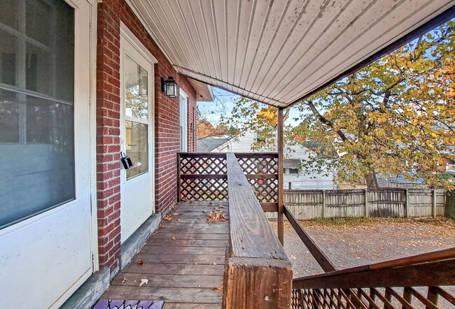 Building Photo - 724 Brookline Ave