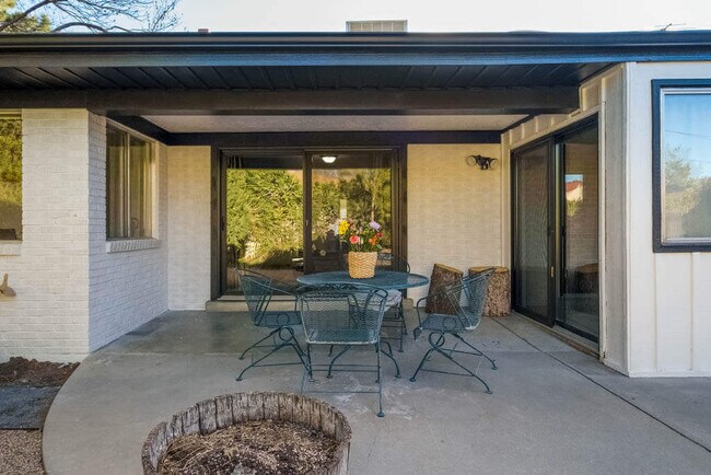 Building Photo - 3907 Solano Pl NE