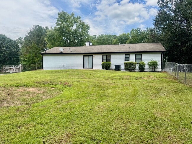 Building Photo - Corner Lot - Ranch home in Powder Springs!