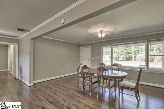 Building Photo - 414 Mapleton Dr