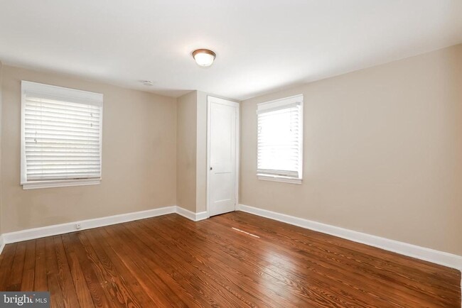 Building Photo - 227 Delview Ln