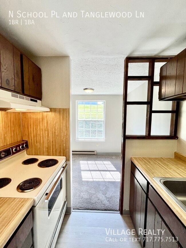 Building Photo - 335 N School Pl