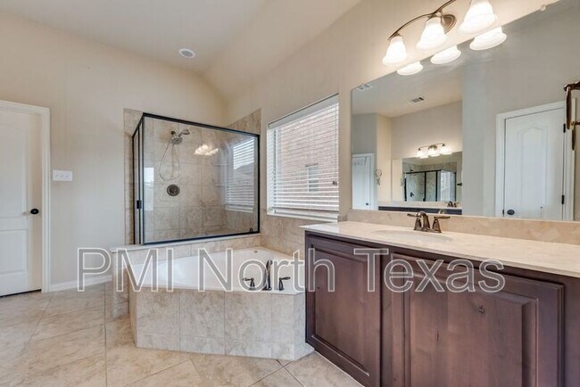 Building Photo - 11213 Amistad Dr