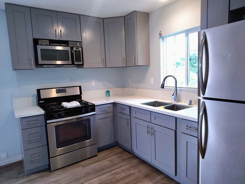 Building Photo - 3530 Las Tunas Pl