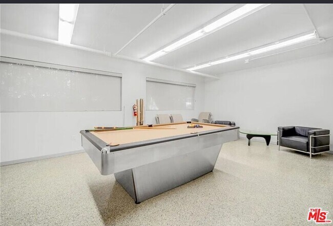 Building Photo - 1880 Veteran Ave