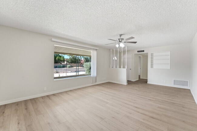 Building Photo - Spacious 3 Bed in Dreamland Villa | Corner Lot + Circular Drive