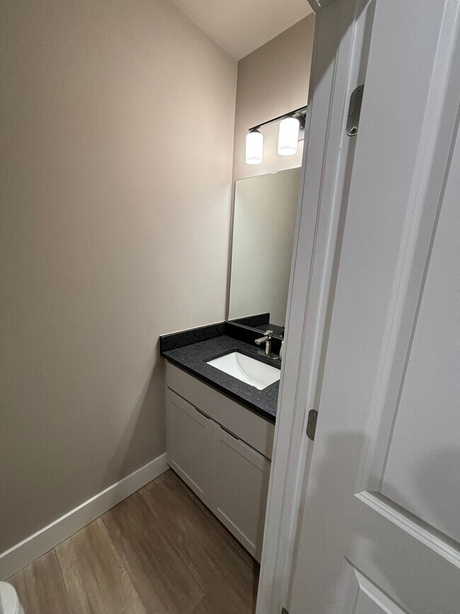 Building Photo - 470 Azurite Rd