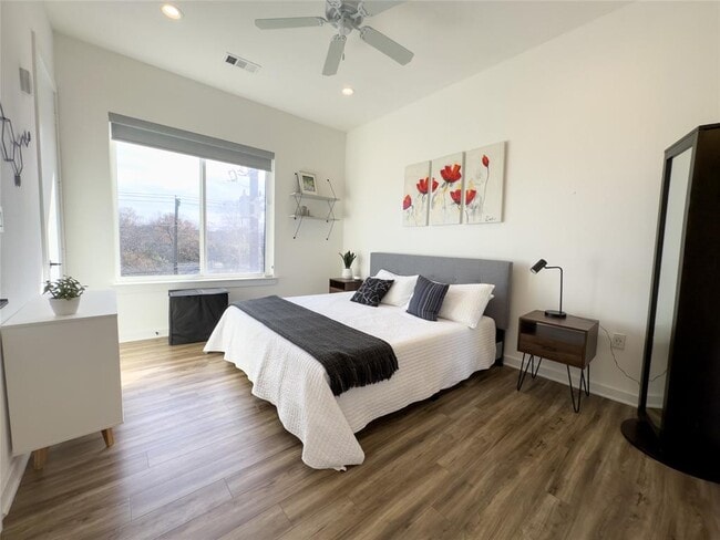 Building Photo - 2804 S 1st St