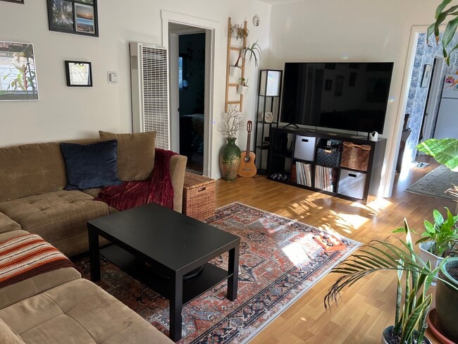 Building Photo - 4970 1/2 S Centinela Ave