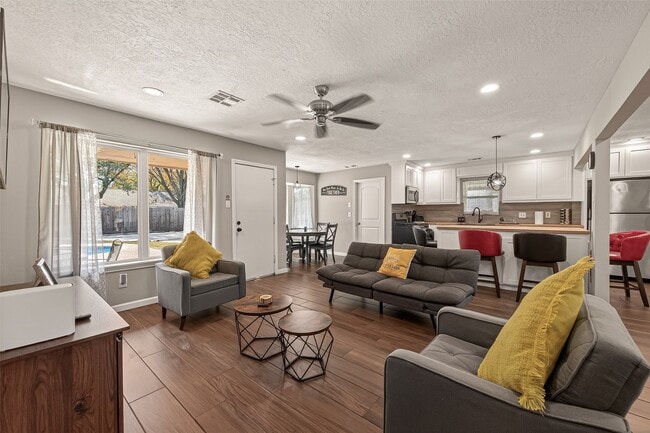 Building Photo - 8307 Carvel Ln