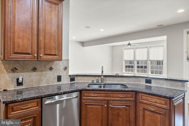 Building Photo - 42524 Rowderbury Square