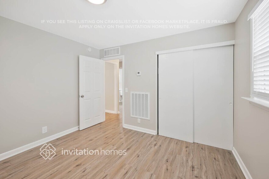 Building Photo - 907 Rexdale Dr