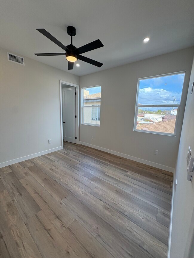 Building Photo - 260 Donax Ave